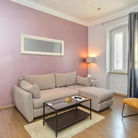 Apartment Ferienwohnung Fuer 4 Personen Ca 55 Qm In Pula, Istrien Istrische Riviera - B53022 *